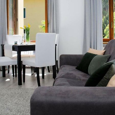 Joivy Cute 1-Bedroom Flat Next To Lake コモ エクステリア 写真