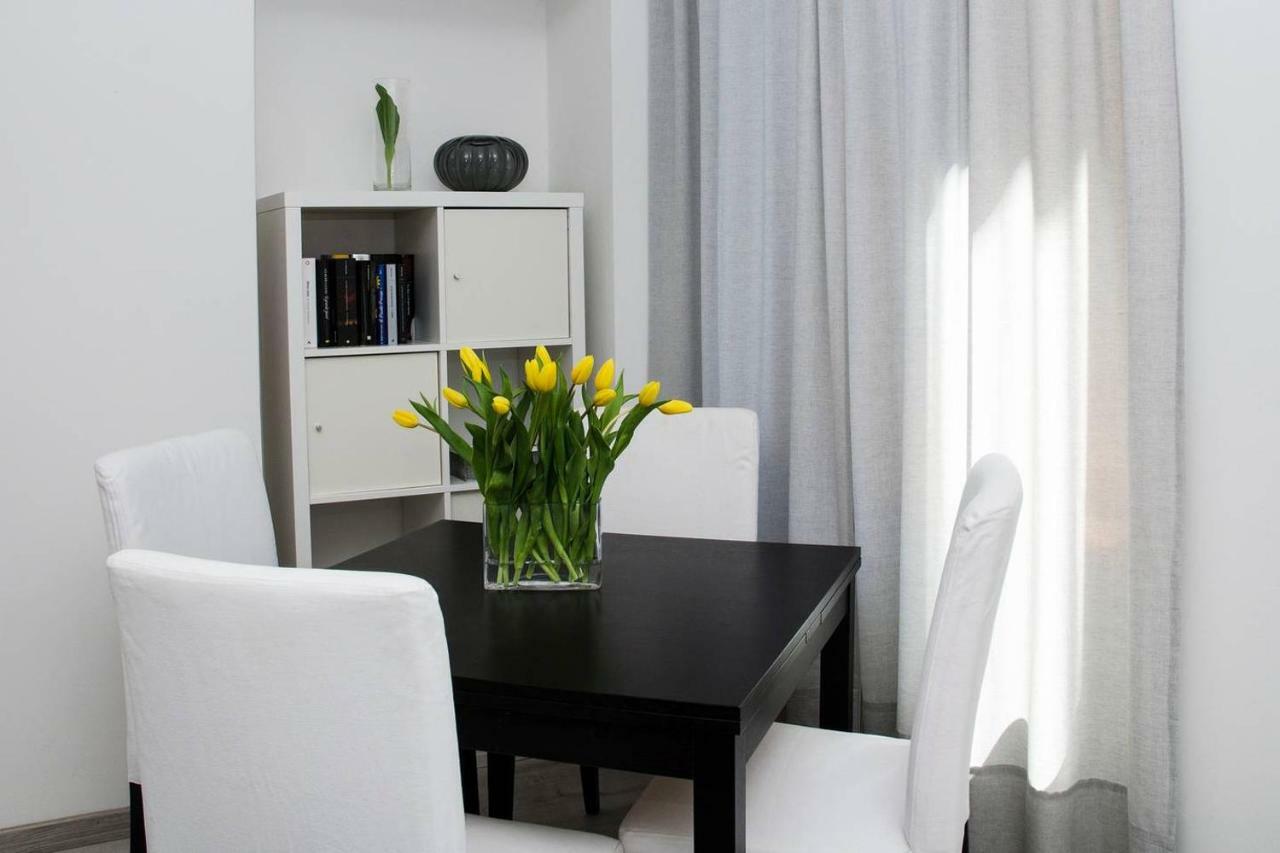 Joivy Cute 1-Bedroom Flat Next To Lake コモ エクステリア 写真